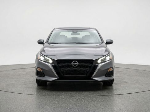 Used 2025 Nissan Altima 2.5 SV image 2