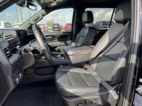 Used 2025 Chevrolet Suburban Z71 image 27