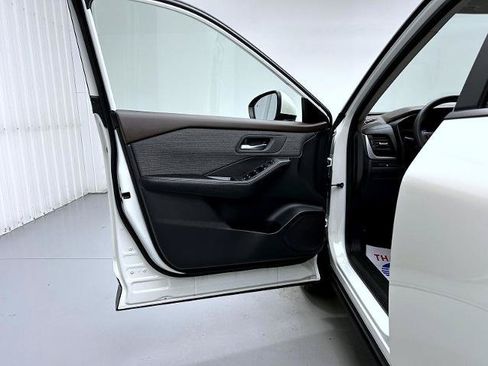 Certified 2023 Nissan Rogue SV AWD/4WD image 9