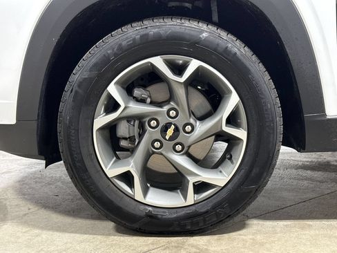 Used 2025 Chevrolet Trax LT FWD image 26