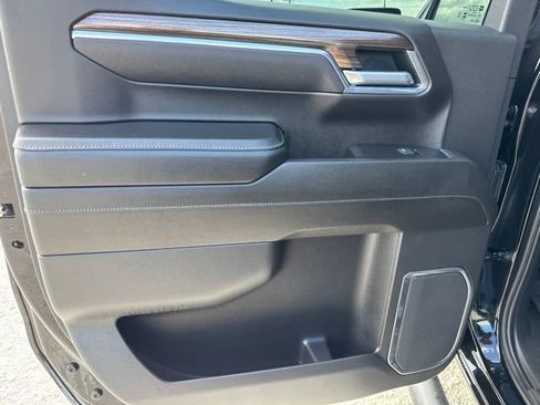 Used 2025 Chevrolet Silverado 1500 LT Trail Boss w/ LT Trail Boss Premium Package AWD/4WD image 21
