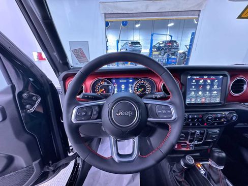 Used 2023 Jeep Gladiator Rubicon w/ LED Lighting Group AWD/4WD image 15