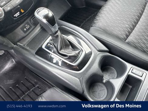 Used 2018 Nissan Rogue SV image 15