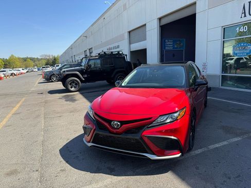 Used 2024 Toyota Camry XSE w/ Navigation Package image 27