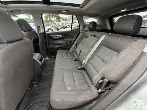 Used 2024 GMC Terrain SLE w/ Driver Convenience Package image 30