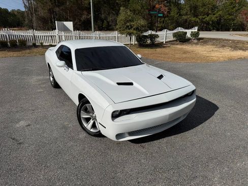 Used 2018 Dodge Challenger SXT image 37
