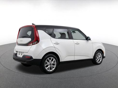 Used 2025 Kia Soul LX w/ LX Technology Package FWD image 9
