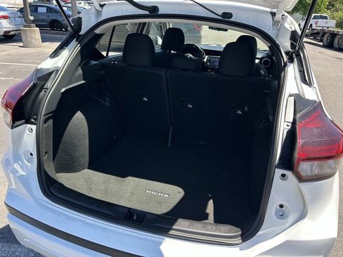 Used 2021 Nissan Kicks SV FWD image 13