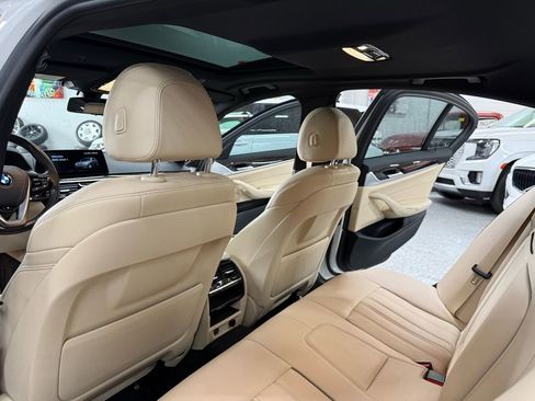 Used 2018 BMW 530i xDrive image 13