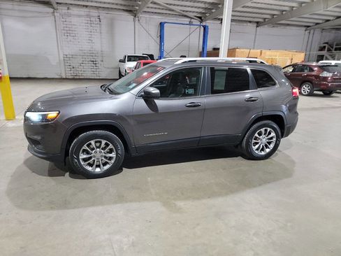 Used 2019 Jeep Cherokee Latitude Plus w/ Cold Weather Group image 4
