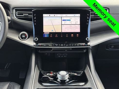 Used 2023 Jeep Wagoneer L Series II image 32