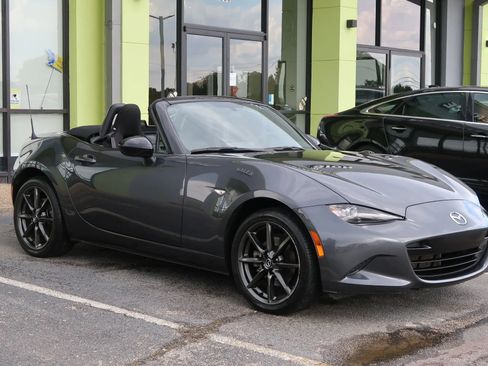 Used 2017 MAZDA MX-5 Miata Club image 43