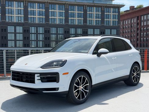 Used 2026 Porsche Cayenne AWD/4WD image 1