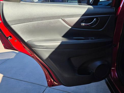 Used 2016 Nissan Rogue S image 27