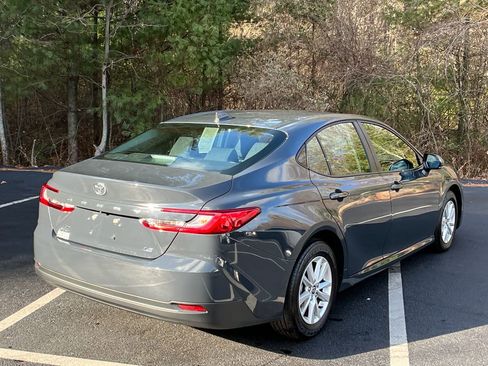 Used 2025 Toyota Camry LE w/ Convenience Package image 5