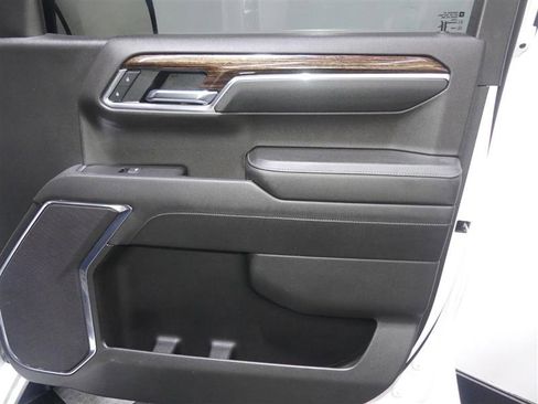 Used 2022 GMC Sierra 1500 Elevation w/ LPO, Elevation Black Package image 17