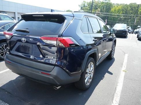 Used 2020 Toyota RAV4 XLE Premium FWD image 12