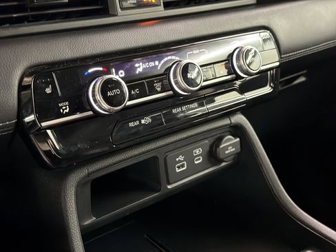 Used 2023 Honda Pilot EX-L image 18