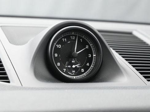 Certified 2025 Porsche Macan image 15