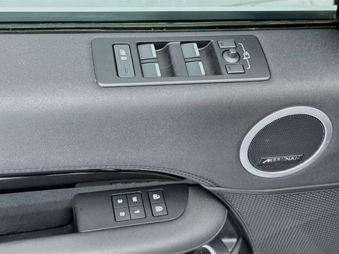 Used 2025 Land Rover Discovery S AWD/4WD image 22