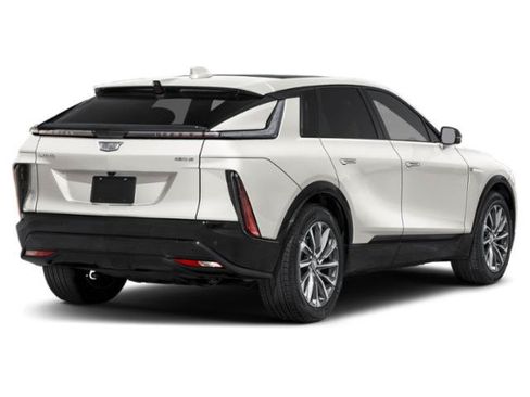 Used 2026 Cadillac Lyriq Signature Sport AWD/4WD image 2