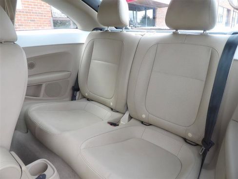 Used 2016 Volkswagen Beetle SE image 10