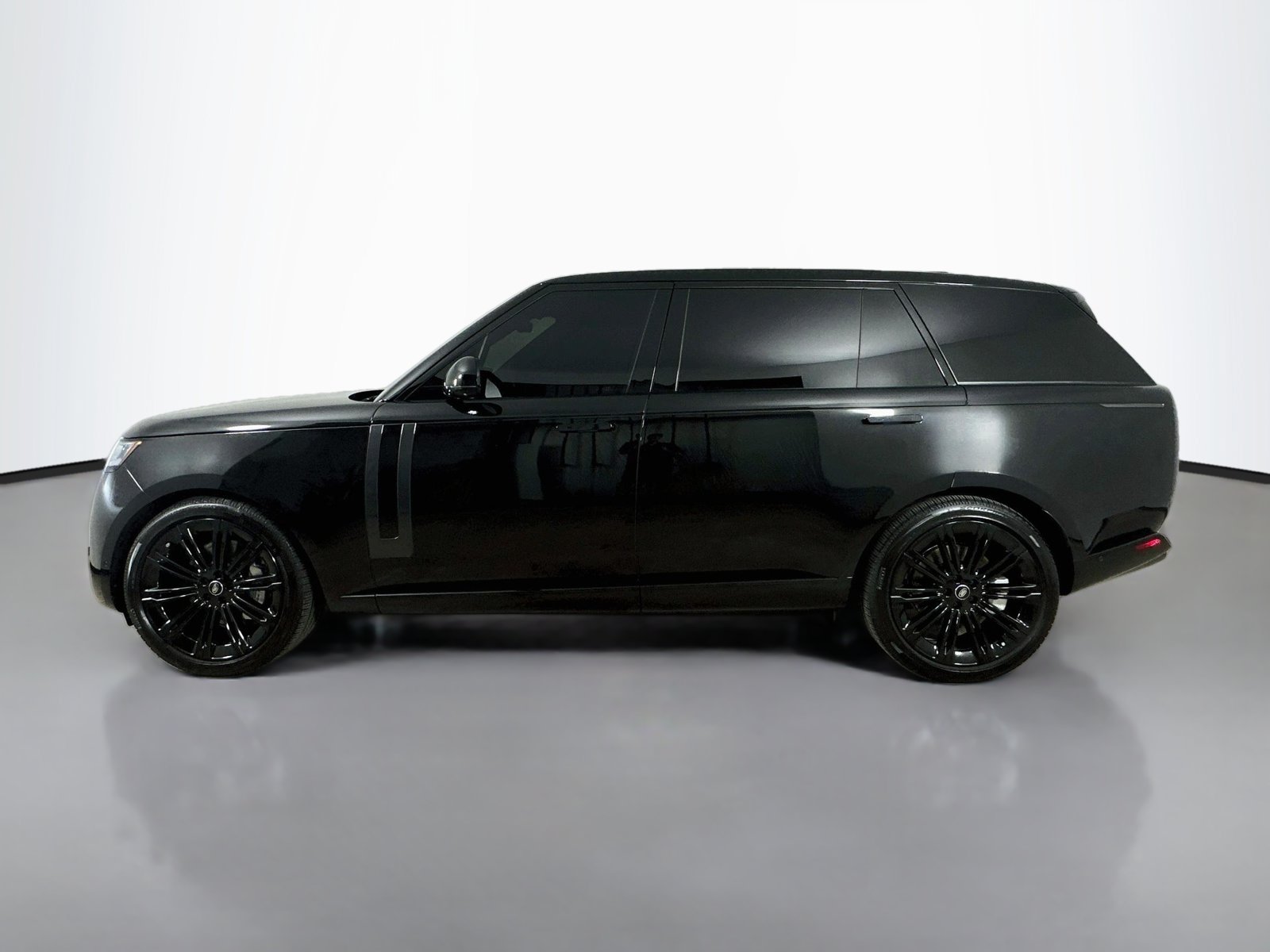 Used 2025 Land Rover Range Rover Long Wheelbase SE AWD/4WD image 8