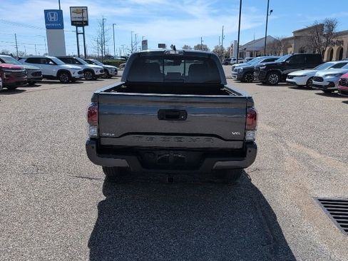 Used 2022 Toyota Tacoma TRD Sport w/ Technology Package image 19