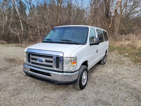Used 2013 Ford E-350 and Econoline 350 XLT image 1