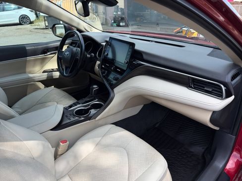 Used 2022 Toyota Camry XLE w/ Navigation Package FWD image 16