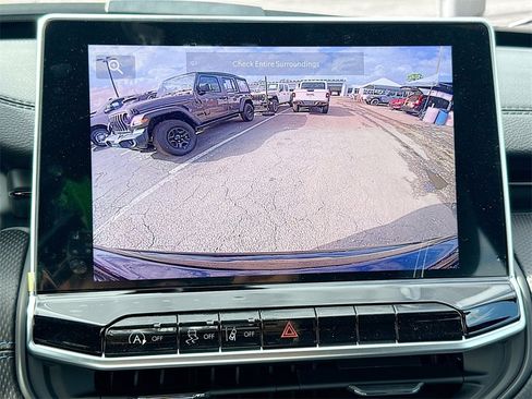 New 2026 Jeep Compass Latitude image 13