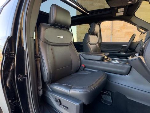 New 2025 Ford Expedition Platinum w/ Stealth Appearance Package image 34