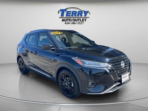 Used 2023 Nissan Kicks SR image 2