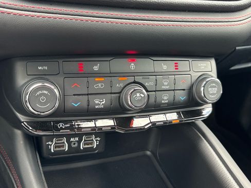 Used 2025 Dodge Durango GT AWD/4WD image 16