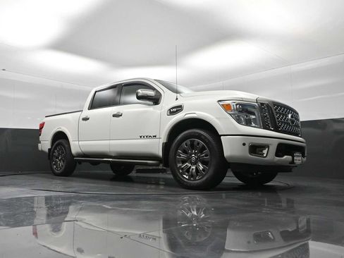 Used 2017 Nissan Titan Platinum Reserve image 22