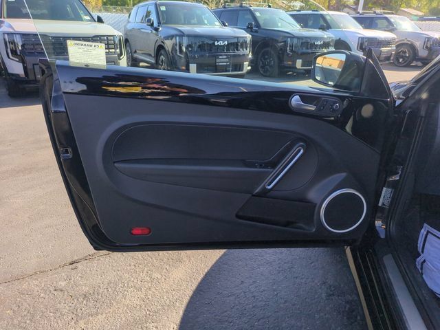 Used 2018 Volkswagen Beetle 2.0T S FWD image 12