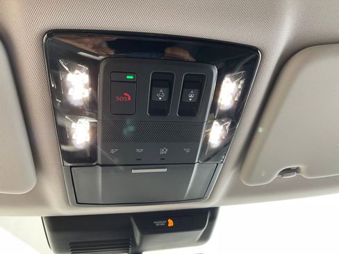 New 2025 Mitsubishi Outlander SE image 8