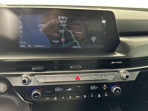 Used 2024 Kia Telluride LX image 25