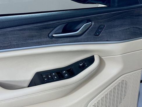 Used 2023 Jeep Grand Cherokee Limited image 18