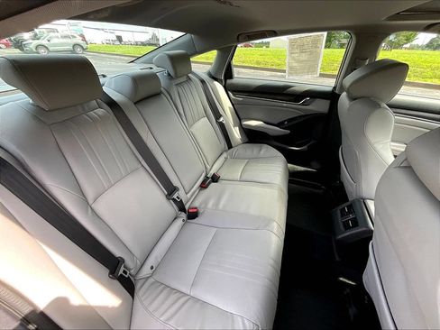 Used 2018 Honda Accord Touring image 14