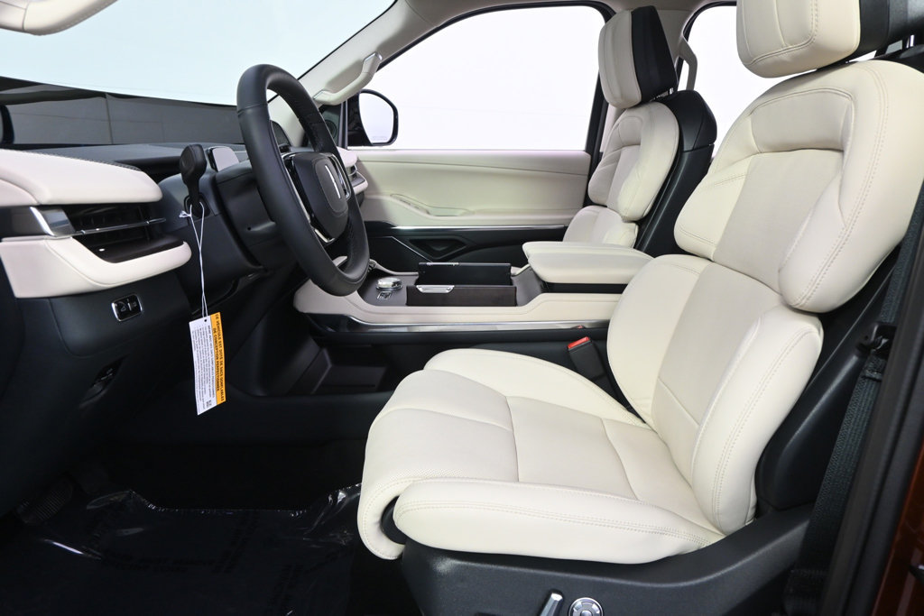New 2027 Lincoln Navigator Reserve AWD/4WD image 13