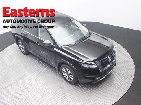 Used 2022 Nissan Pathfinder SL AWD/4WD image 3