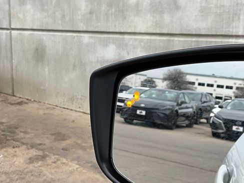 Used 2025 Nissan Versa SV image 19