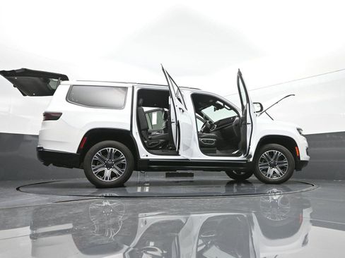 Used 2024 Jeep Wagoneer Series II image 54