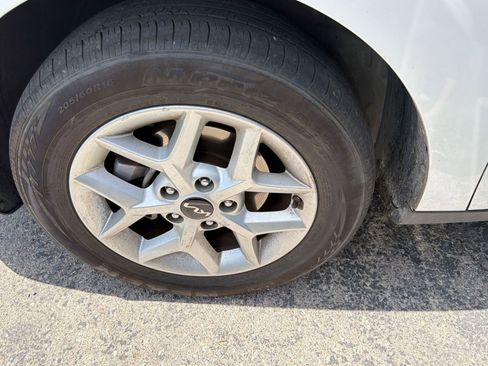 Used 2025 Kia Soul LX w/ LX Technology Package FWD image 11