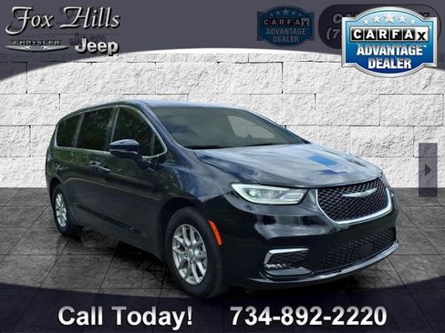 Certified 2026 Chrysler Pacifica Select FWD image 1