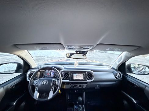 Used 2018 Toyota Tacoma SR5 image 32