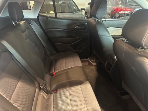 Used 2025 Chevrolet Trax LT image 37