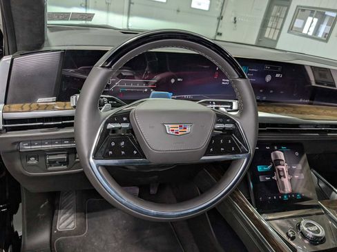 New 2026 Cadillac Escalade Platinum Sport w/ LPO, ONYX Package image 31