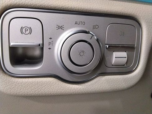 Used 2021 Mercedes-Benz GLE 350 4MATIC w/ Premium Package image 19